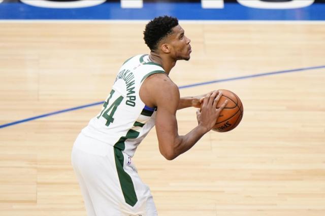 世界杯比赛在线观看平台-再临绝境又要翻山 大战当前字母哥仍有轻松心态